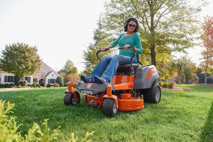 Husqvarna Zero Turn Z242F-Neu – Bild 3